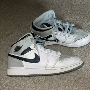 US 6.5Y  (8 Womens) Jordan 1 Mid SE White ice Blue!